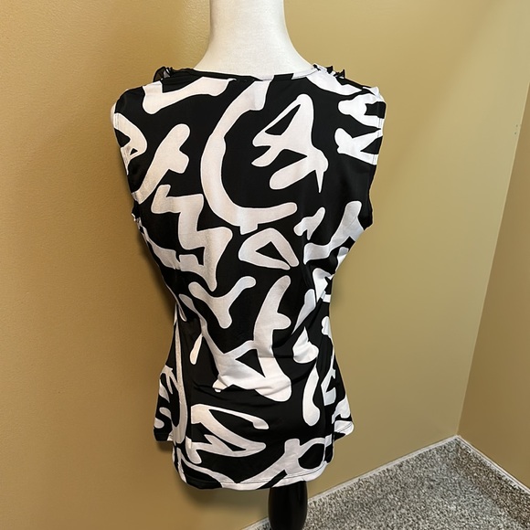 😊 Milano Ruffle Sleeveless Blouse - Picture 2 of 4